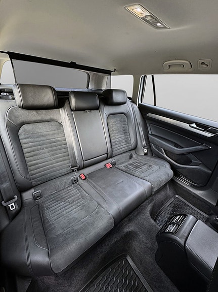 Volkswagen Passat 21 of 24