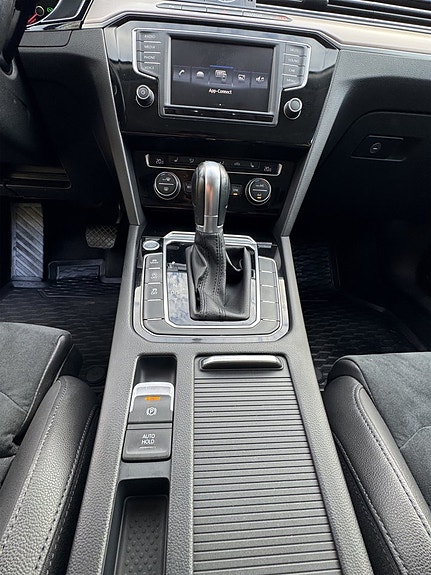 Volkswagen Passat 14 of 26