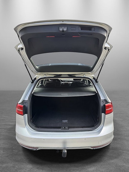 Volkswagen Passat 25 of 26