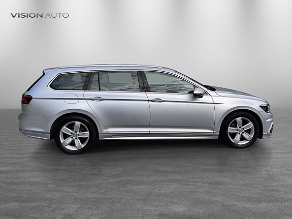Volkswagen Passat 4 of 24