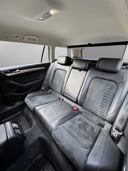 Volkswagen Passat 19 of 26