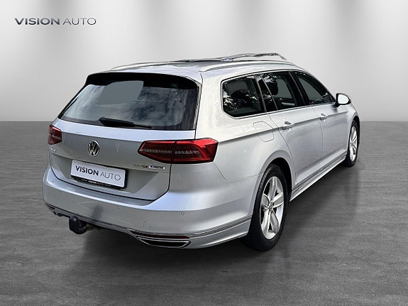 Volkswagen Passat 5 of 26
