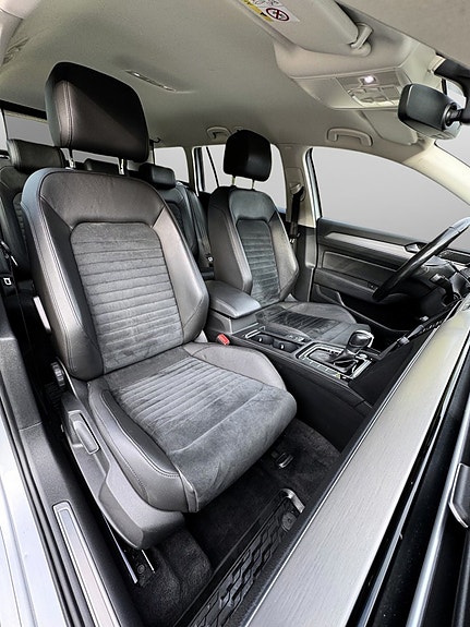 Volkswagen Passat 17 of 26