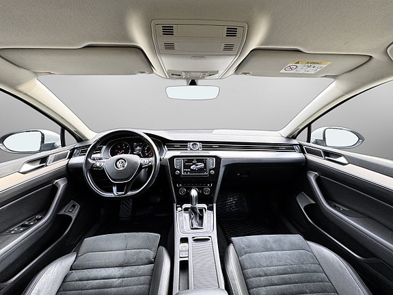 Volkswagen Passat 23 of 26
