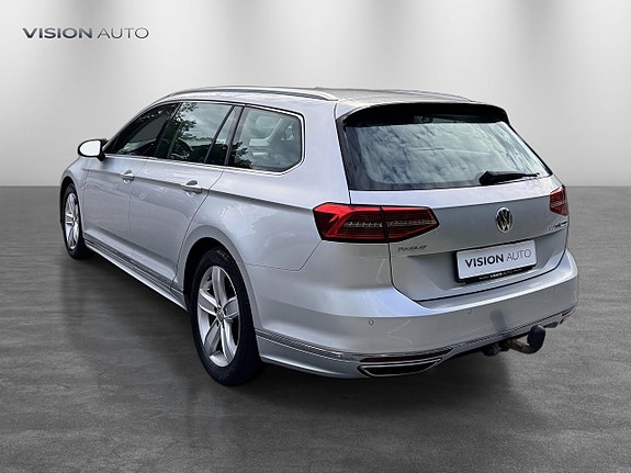 Volkswagen Passat 7 of 26