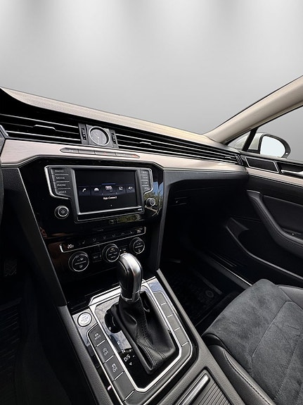 Volkswagen Passat 13 of 26