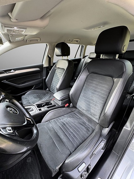 Volkswagen Passat 15 of 26