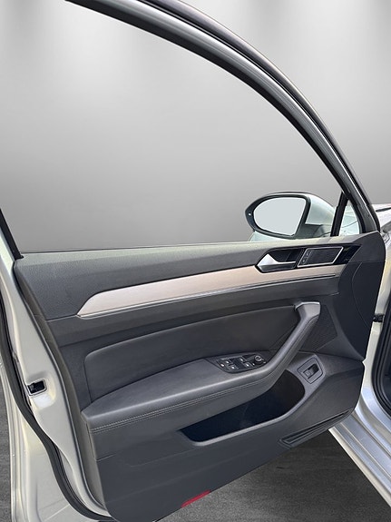 Volkswagen Passat 9 of 26