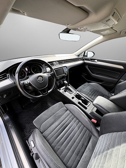 Volkswagen Passat 11 of 26