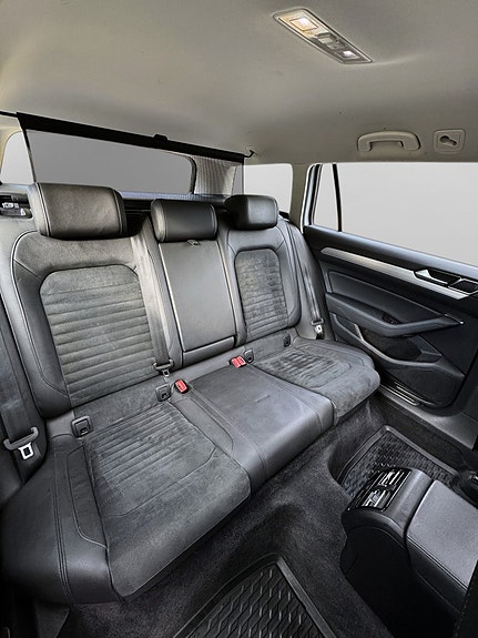 Volkswagen Passat 22 of 26