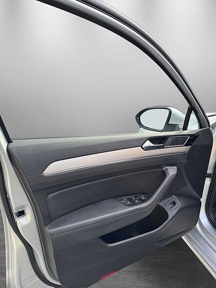 Volkswagen Passat 9 of 24