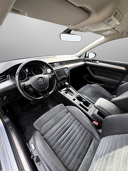 Volkswagen Passat 14 of 24