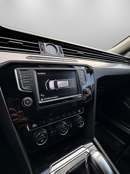 Volkswagen Passat 24 of 26