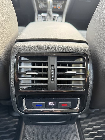 Volkswagen Passat 21 of 26