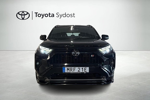 Toyota RAV4 6 of 13
