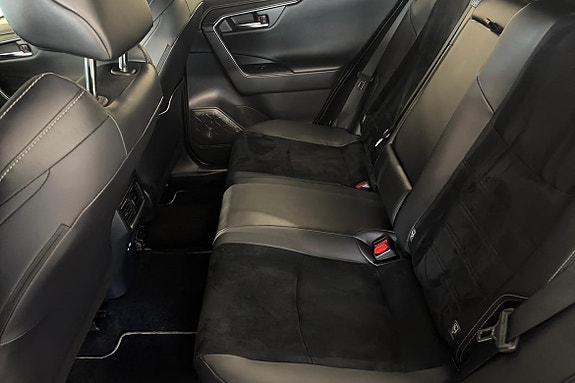 Toyota RAV4 13 of 13