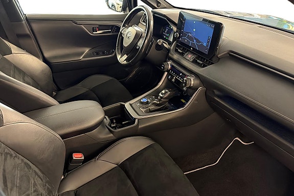 Toyota RAV4 7 of 13