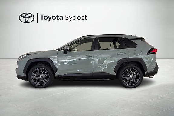 Toyota RAV4 4 of 11