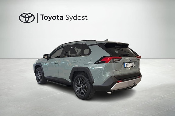 Toyota RAV4 3 of 11