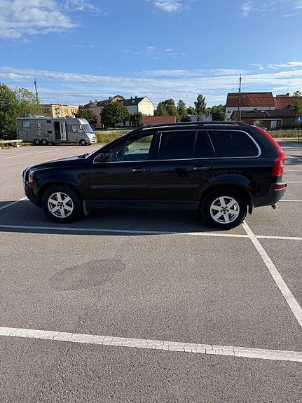 Volvo XC90 2 of 6