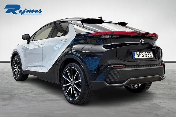 Toyota C-HR 3 of 24