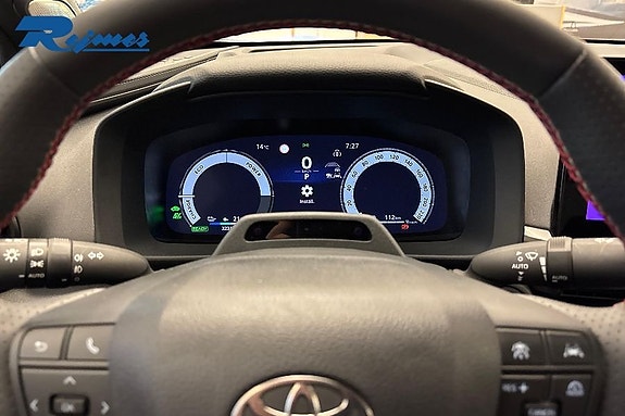 Toyota C-HR 12 of 24