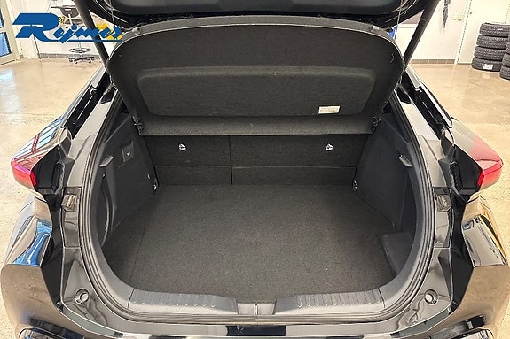 Toyota C-HR 14 of 24