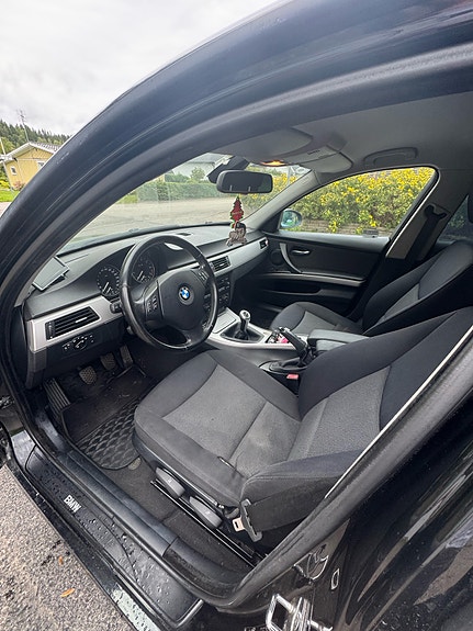 BMW 318i 14 of 19