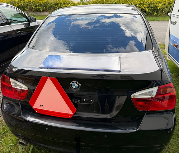 BMW 318i 8 of 19
