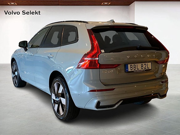 Volvo XC60 2 of 15