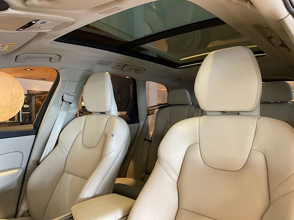 Volvo XC60 14 of 15