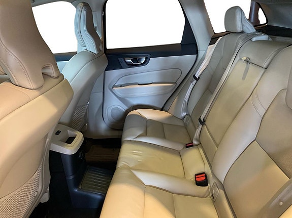 Volvo XC60 6 of 15