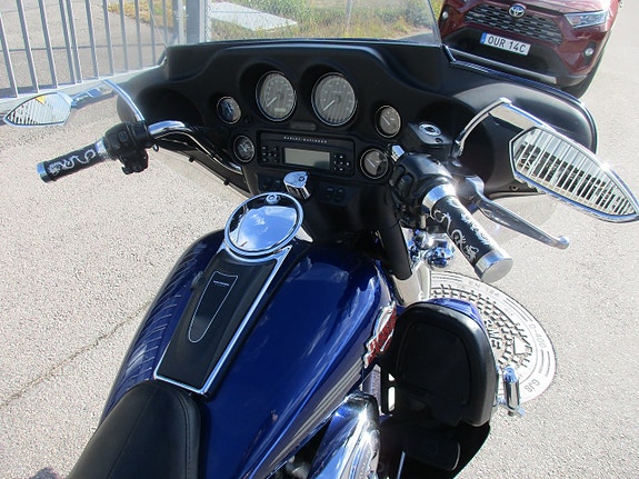 Harley-Davidson Electra Glid Ultra Classic FLHTCUI 4 of 6