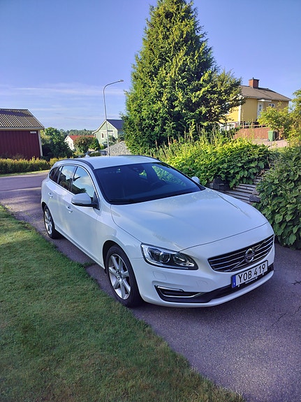 Volvo V60 2 of 7