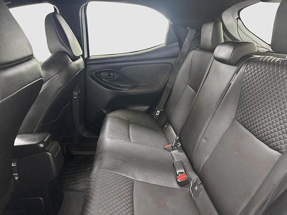 Toyota Yaris 9 of 13