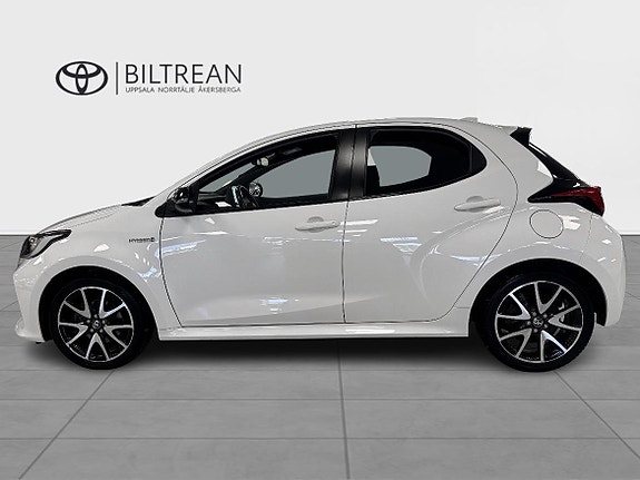 Toyota Yaris 4 of 13