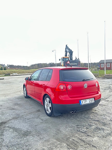 Volkswagen Golf V 2 of 6