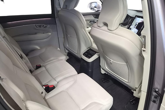 Volvo XC90 17 of 30
