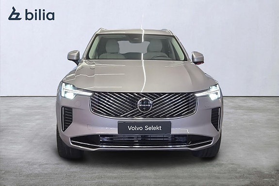 Volvo XC90 11 of 30