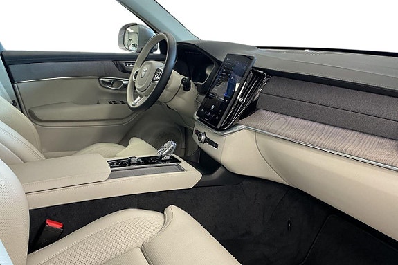 Volvo XC90 14 of 30