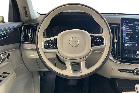 Volvo XC90 21 of 30