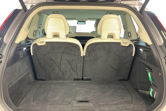 Volvo XC90 24 of 30