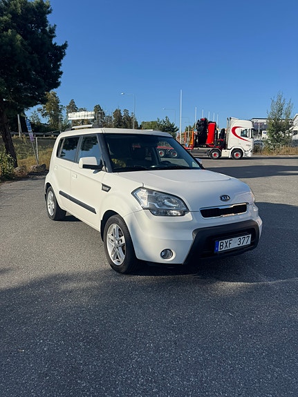 Kia Soul 2 of 5