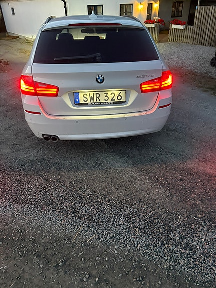 BMW 520d 3 of 5