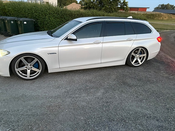 BMW 520d 2 of 5