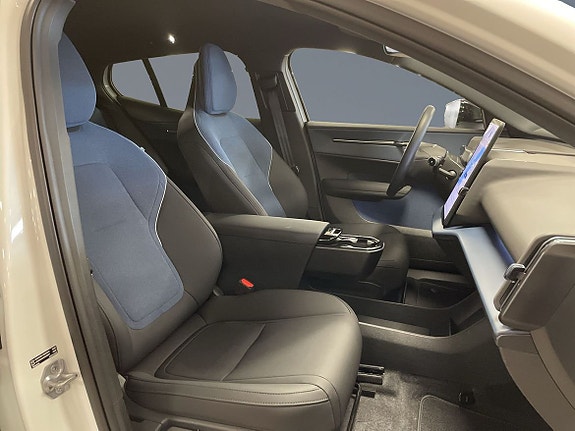 Volvo EX30 8 of 16
