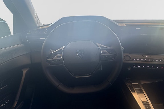 Peugeot 308 SW 8 of 12