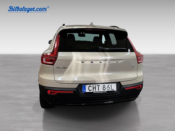 Volvo XC40 5 of 12