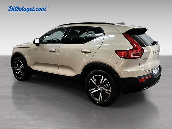 Volvo XC40 4 of 12