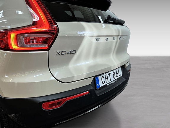 Volvo XC40 7 of 12
